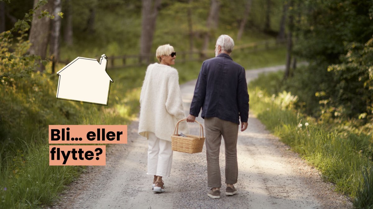 En eldre mann og dame går nedover en grusvei i skogen. 