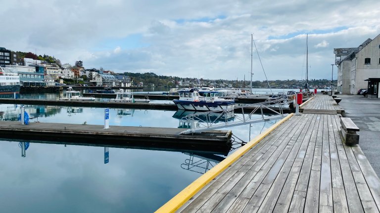 Gjestehamn-båt-brygge-promenade